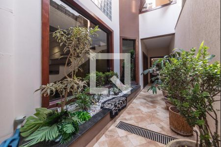 Casa à venda com 250m², 3 quartos e 2 vagas Casa à venda com 250m², 3 quartos e 2 vagasCorredor de Entrada