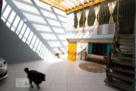Casa à venda com 320m², 5 quartos e 4 vagas Casa à venda com 320m², 5 quartos e 4 vagasGaragem