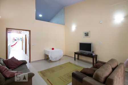 Casa à venda com 320m², 5 quartos e 4 vagas Casa à venda com 320m², 5 quartos e 4 vagasSala de TV