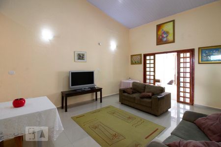 Casa à venda com 320m², 5 quartos e 4 vagas Casa à venda com 320m², 5 quartos e 4 vagasSala de TV