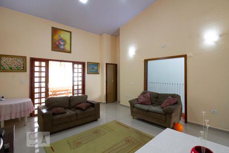 Casa à venda com 320m², 5 quartos e 4 vagas Casa à venda com 320m², 5 quartos e 4 vagasSala de TV