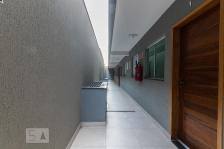 Apartamento para alugar com 60m², 2 quartos e 1 vagaCorredor de acesso 