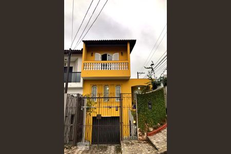 Casa à venda com 202m², 3 quartos e 3 vagas Casa à venda com 202m², 3 quartos e 3 vagasFachada