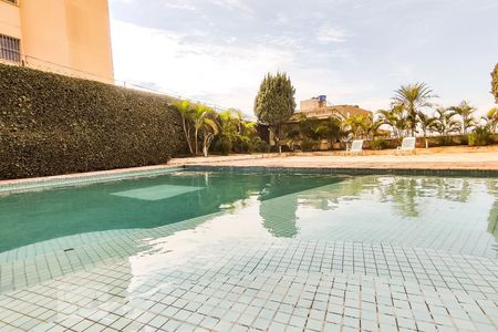 Apartamento à venda com 94m², 2 quartos e 2 vagas Apartamento à venda com 94m², 2 quartos e 2 vagasÁrea comum - Piscina