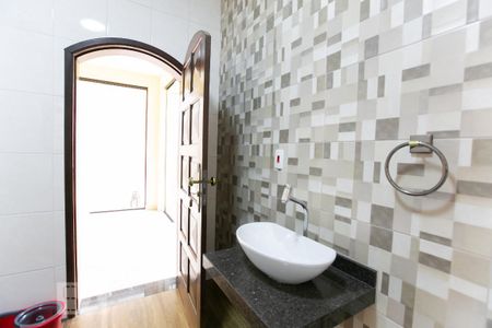 Casa para alugar com 332m², 5 quartos e 2 vagasBanheiro 