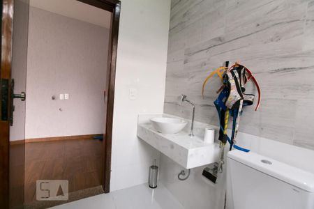 Casa para alugar com 332m², 5 quartos e 2 vagasBanheiro  da Edícula