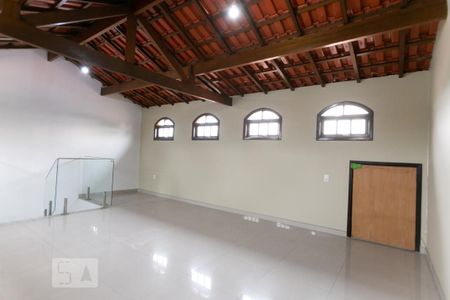 Casa para alugar com 332m², 5 quartos e 2 vagasLavanderia