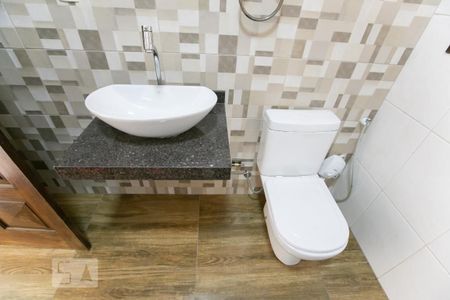 Casa para alugar com 332m², 5 quartos e 2 vagasBanheiro 