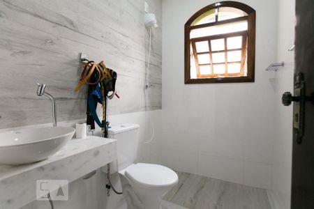 Casa para alugar com 332m², 5 quartos e 2 vagasBanheiro da Edícula