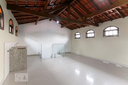 Casa para alugar com 332m², 5 quartos e 2 vagasLavanderia