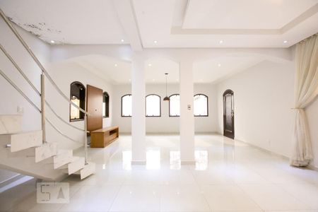 Casa para alugar com 332m², 5 quartos e 2 vagasSala