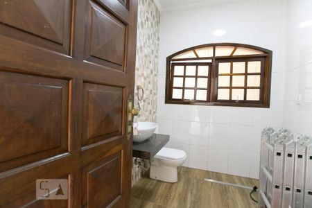 Casa para alugar com 332m², 5 quartos e 2 vagasBanheiro 