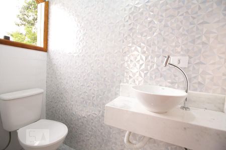 Casa para alugar com 332m², 5 quartos e 2 vagasBanheiro da Edícula