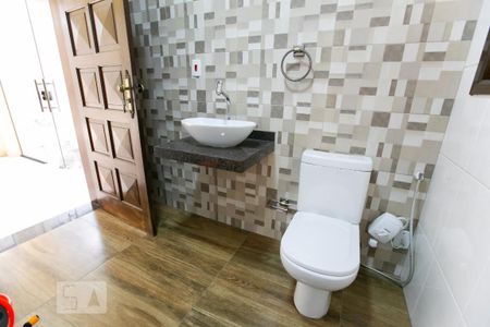 Casa para alugar com 332m², 5 quartos e 2 vagasBanheiro 