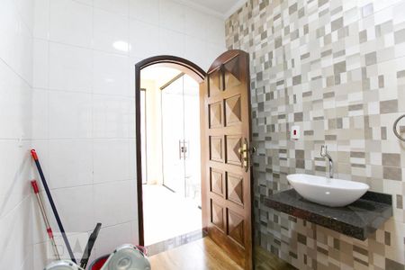 Casa para alugar com 332m², 5 quartos e 2 vagasBanheiro 