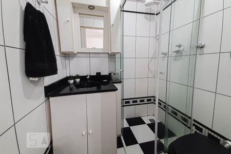 Banheiro de kitnet/studio para alugar com 1 quarto, 28m² em Centro Histórico, Porto Alegre