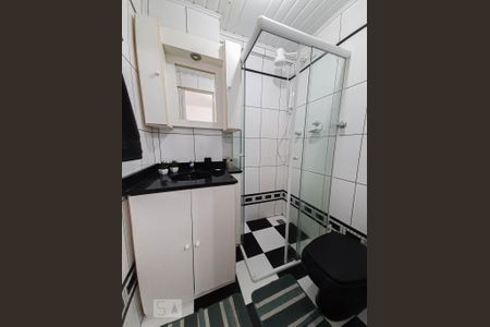 Banheiro de kitnet/studio para alugar com 1 quarto, 28m² em Centro Histórico, Porto Alegre