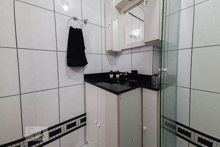 Banheiro de kitnet/studio para alugar com 1 quarto, 28m² em Centro Histórico, Porto Alegre