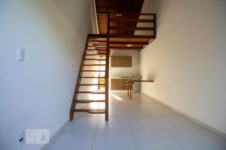 Sala de kitnet/studio para alugar com 1 quarto, 64m² em Carvoeira, Florianópolis