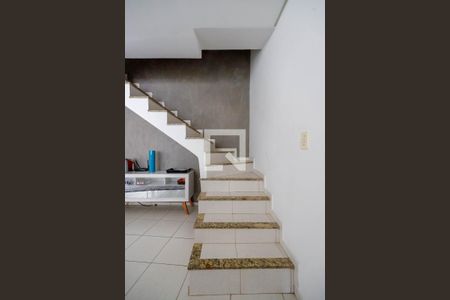 Casa à venda com 250m², 3 quartos e 2 vagasEscada Quarto