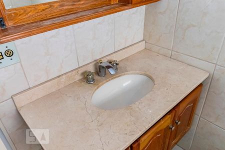 Casa à venda com 100m², 4 quartos e 2 vagasBanheiro social