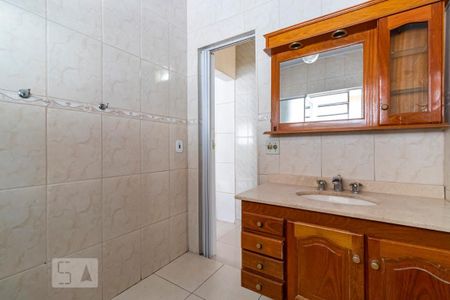 Casa à venda com 100m², 4 quartos e 2 vagasBanheiro social