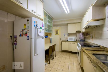 Apartamento à venda com 106m², 3 quartos e 2 vagas Apartamento à venda com 106m², 3 quartos e 2 vagasCozinha