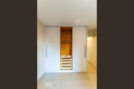 Apartamento para alugar com 48m², 1 quarto e 1 vaga Apartamento para alugar com 48m², 1 quarto e 1 vagaQuarto - Armário