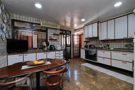 Apartamento à venda com 485m², 5 quartos e 4 vagasCozinha