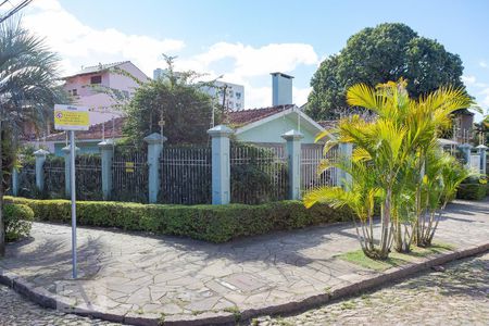 Casa à venda com 500m², 6 quartos e 6 vagas Casa à venda com 500m², 6 quartos e 6 vagasFachada da Casa