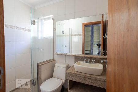 Casa à venda com 500m², 6 quartos e 6 vagas Casa à venda com 500m², 6 quartos e 6 vagasBanheiro da Suíte 5