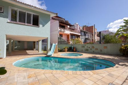 Casa à venda com 500m², 6 quartos e 6 vagas Casa à venda com 500m², 6 quartos e 6 vagasPiscina