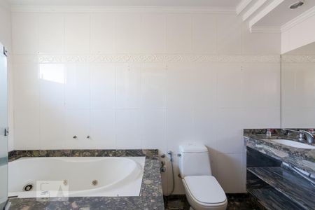 Casa à venda com 500m², 6 quartos e 6 vagas Casa à venda com 500m², 6 quartos e 6 vagasBanheiro da Suíte 1