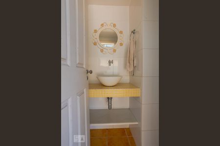 Casa à venda com 500m², 6 quartos e 6 vagas Casa à venda com 500m², 6 quartos e 6 vagasBanheiro da Piscina