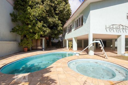 Casa à venda com 500m², 6 quartos e 6 vagas Casa à venda com 500m², 6 quartos e 6 vagasPiscina