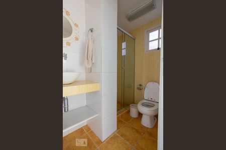 Casa à venda com 500m², 6 quartos e 6 vagas Casa à venda com 500m², 6 quartos e 6 vagasBanheiro da Piscina