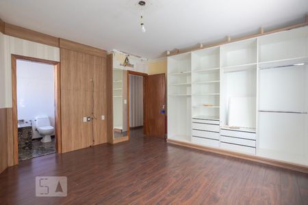 Casa à venda com 500m², 6 quartos e 6 vagas Casa à venda com 500m², 6 quartos e 6 vagasSuíte 1