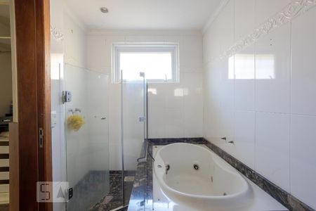 Casa à venda com 500m², 6 quartos e 6 vagas Casa à venda com 500m², 6 quartos e 6 vagasBanheiro da Suíte 1