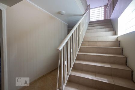 Casa à venda com 500m², 6 quartos e 6 vagas Casa à venda com 500m², 6 quartos e 6 vagasEscada