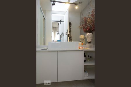 Apartamento à venda com 72m², 2 quartos e 1 vaga Apartamento à venda com 72m², 2 quartos e 1 vagaBanheiro Corredor