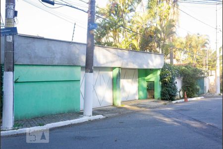 Casa à venda com 415m², 4 quartos e 4 vagas Casa à venda com 415m², 4 quartos e 4 vagasFachada