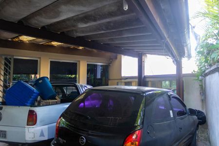 Casa à venda com 415m², 4 quartos e 4 vagas Casa à venda com 415m², 4 quartos e 4 vagasGaragem