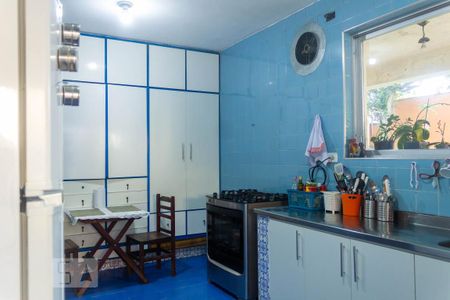 Casa à venda com 415m², 4 quartos e 4 vagas Casa à venda com 415m², 4 quartos e 4 vagasCozinha