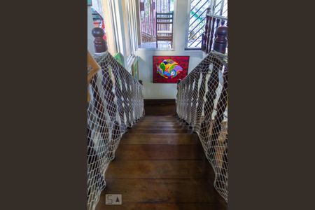 Casa à venda com 415m², 4 quartos e 4 vagas Casa à venda com 415m², 4 quartos e 4 vagasEscadas