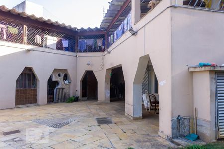 Casa à venda com 415m², 4 quartos e 4 vagas Casa à venda com 415m², 4 quartos e 4 vagasÁrea Externa