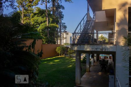 Casa à venda com 415m², 4 quartos e 4 vagas Casa à venda com 415m², 4 quartos e 4 vagasÁrea Externa