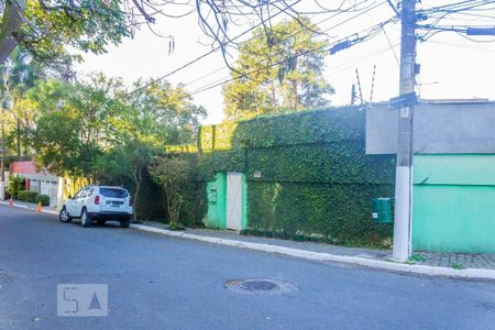 Casa à venda com 415m², 4 quartos e 4 vagas Casa à venda com 415m², 4 quartos e 4 vagasFachada