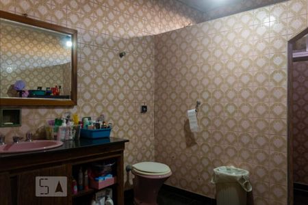 Casa à venda com 415m², 4 quartos e 4 vagas Casa à venda com 415m², 4 quartos e 4 vagasBanheiro