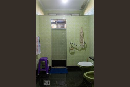 Casa à venda com 415m², 4 quartos e 4 vagas Casa à venda com 415m², 4 quartos e 4 vagasBanheiro Suíte