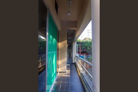 Casa à venda com 415m², 4 quartos e 4 vagas Casa à venda com 415m², 4 quartos e 4 vagasCorredor Externo